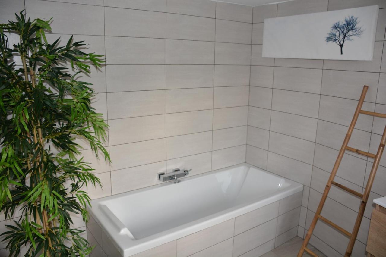 L'Hote Des Geants Ath Exterior photo